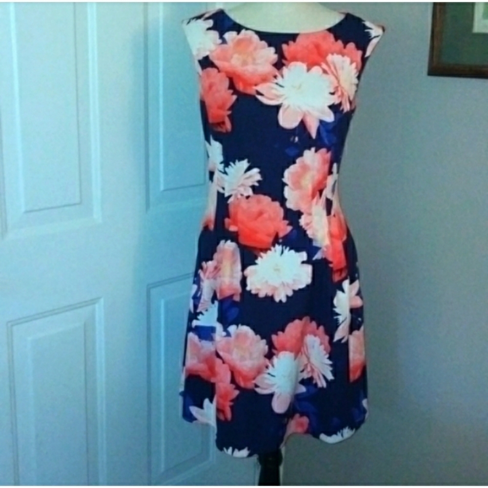 NWOT Vince Camuto Dress Size 8